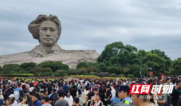 艺评丨从铅火到光电，《长沙每一天》为七十年报魂立传